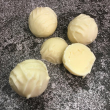 Load image into Gallery viewer, White Chocolate Truffles - Chocolat in Kirkby Lonsdale
